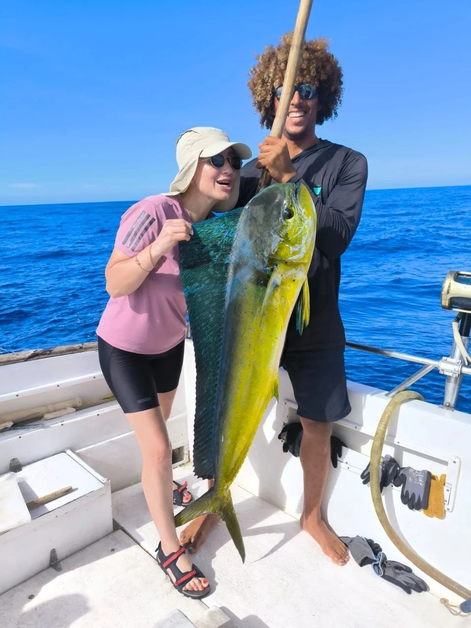 Sortie de pêche au gros à La Réunion avec canne à bord de Sindbad width=